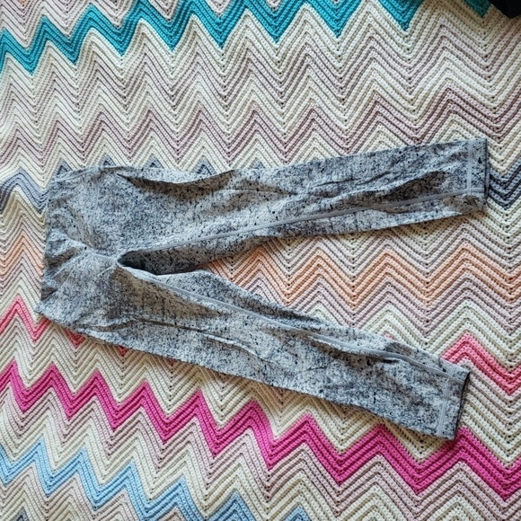 LULULEMON 9" rise leggings size 4 - Picture 1 of 7